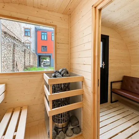 Cozy Designer Flat - Free Parking & Sauna *