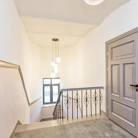 Cozy Designer Flat In With Free Parking 아파트