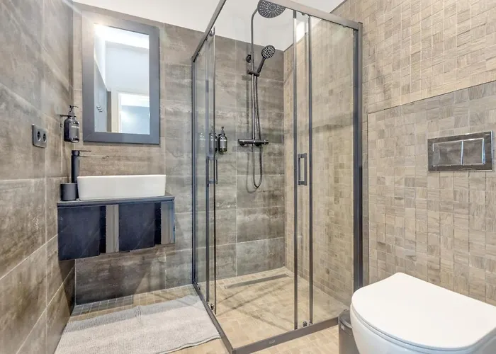 Cozy Designer Flat In With Free Parking