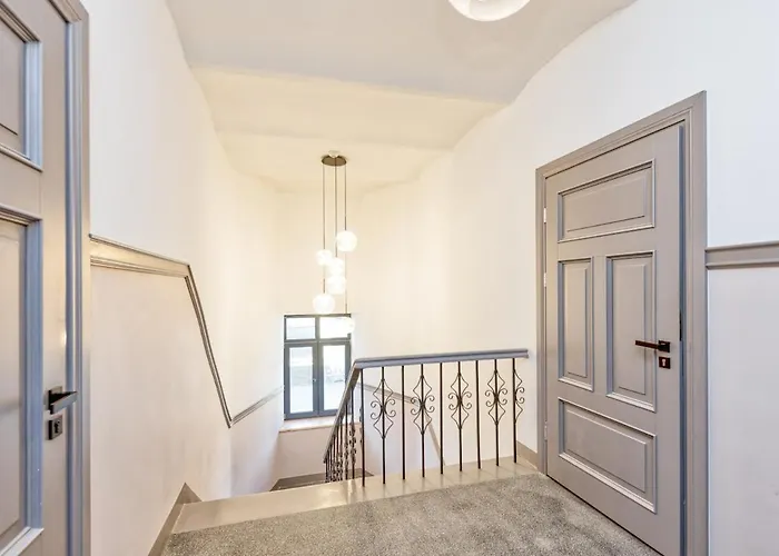 Cozy Designer Flat In With Free Parking Apartment